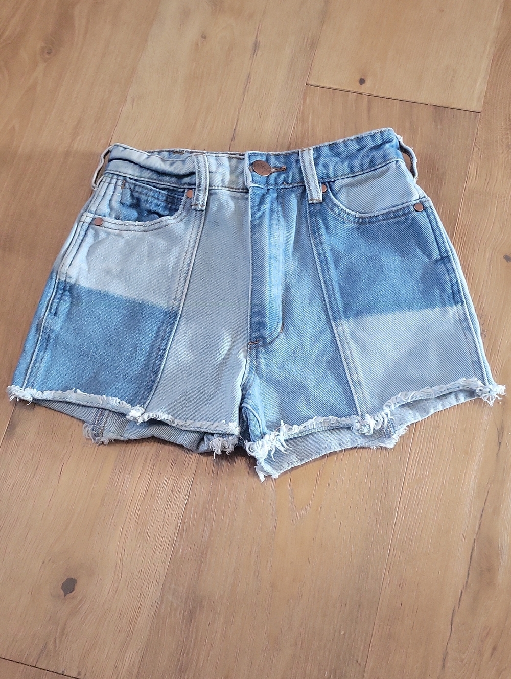 Wrangler Two-Tone Light and Medium Blue Denim Shorts Size 24